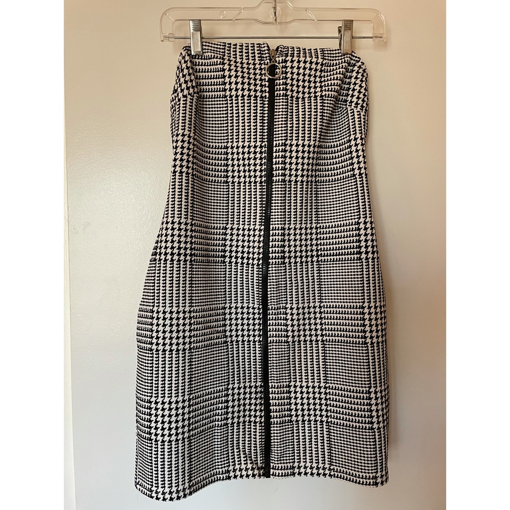 4/$25 | Strapless B&W body con dress